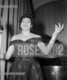 THE SINGER NILLA PIZZI - VENICE 1952 © ARCHIVIO Graziano Arici/Rosebud2  / CANTANTE / POP ROCK / MUSICA