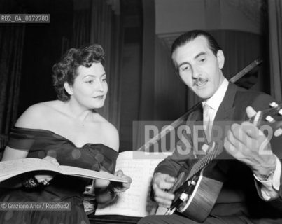 THE SINGER NILLA PIZZI - VENICE 1952 © ARCHIVIO Graziano Arici/Rosebud2  / CANTANTE / POP ROCK / MUSICA