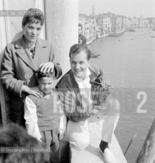 THE POP SINGER PAT BOONE WITH HIS FAMILY IN VENICE  - 1960 © ARCHIVIO Graziano Arici/Rosebud2  / MUSICA / POP ROCK / CANTANTE