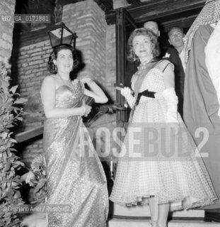 THE COUNTESS GIULIANA CAMERINO WITH VIVIENNE GREY MOIRE - 195? - VENICE - ©Graziano Arici/Rosebud2 / NOBILI / CONTI / STILISTI