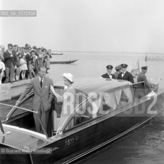 THE QUEEN ELISABETH II WITH HIS HUSBAND THE DUKE PILIPH OF EDIMBURG IN VENICE - 1961 - © ARCHIVIO Graziano Arici/Rosebud2  / NOBILI / REGINA/ DUCHI / MOTOSCAFO