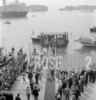 THE QUEEN ELISABETH II WITH HIS HUSBAND THE DUKE PILIPH OF EDIMBURG IN VENICE - 1961 - © ARCHIVIO Graziano Arici/Rosebud2  / NOBILI / REGINA/ DUCHI