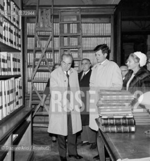 THE COUNTESS MARIA TERESA FOSCARI  WITH THE US SENATOR TED KENNEDY IN THE MARCIANA LIBRARY AFTER THE GREAT HIGH TIDE (VENICE) - 1966 © ARCHIVIO Graziano Arici/Rosebud2  / ALTA MAREA / ACQUA ALTA
