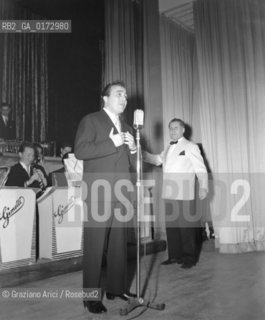 THE POP SINGER GINO LATILLA - VENICE - 1955 © ARCHIVIO Graziano Arici/Rosebud2  / CANTANTE/ MUSICA  POP ROCK