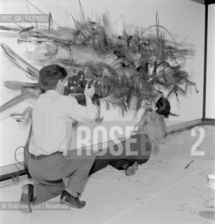 THE PAINTER GEORGES MATHIEU AT THE CAVALLINO ART GALLERY IN VENICE - 1960 © ARCHIVIO Graziano Arici/Rosebud2  / ARTE / PITTORE / CINEPRESA