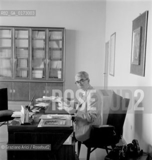 THE DIRECTOR OF THE VENICE INTERNATIONAL FILM FESTIVAL DOMENICO MECCOLI IN HIS STUDIO - VENICE - 195? - © ARCHIVIO Graziano Arici/Rosebud2  / CINEMA / DIRETTORE MOSTRA DEL CINEMA