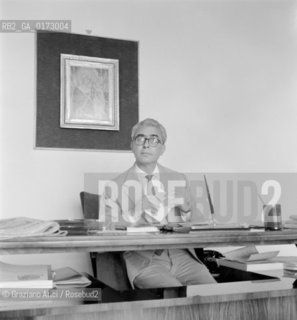 THE DIRECTOR OF THE VENICE INTERNATIONAL FILM FESTIVAL DOMENICO MECCOLI IN HIS STUDIO - VENICE - 195? - © ARCHIVIO Graziano Arici/Rosebud2  / CINEMA / DIRETTORE MOSTRA DEL CINEMA