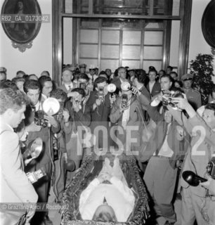 THE FUNERAL CEREMONIES OF THE SHOW MAN TV MARIO RIVA - 1962 ©Graziano Arici/Rosebud2 / PRESENTATORE / FUNERALE