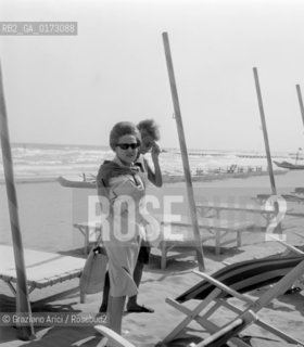 THE COUNTESS NATALIA VOLPI DI MISURATA IN VENICE LIDO BEACH - 1965 © ARCHIVIO Graziano Arici/Rosebud2  / NOBILE / CONTI / SPIAGGIA