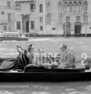 THE MAJOR OF NEW YORK ROBERT WAGNER ON A GONDOLA WITH HIS WIFE SUSAN - VENICE - 1962 ©Graziano Arici/Rosebud2 / POLITICA / SINDACO / GONDOLA