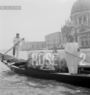 THE MAJOR OF NEW YORK ROBERT WAGNER ON A GONDOLA WITH HIS WIFE SUSAN - VENICE - 1962 ©Graziano Arici/Rosebud2 / POLITICA / SINDACO / GONDOLA