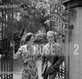 THE DUKE AMEDEO OF AOSTA WITH HIS MOTHER, THE PRINCESS IRENE OF GREECE, AT HOME IN VENICE - 1963 © ARCHIVIO Graziano Arici/Rosebud2  / NOBILTA / DUCA