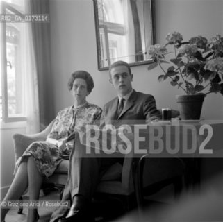 THE DUKE AMEDEO OF AOSTA WITH HIS MOTHER, THE PRINCESS IRENE OF GREECE, AT HOME IN VENICE - 1963 © ARCHIVIO Graziano Arici/Rosebud2  / NOBILTA / DUCA