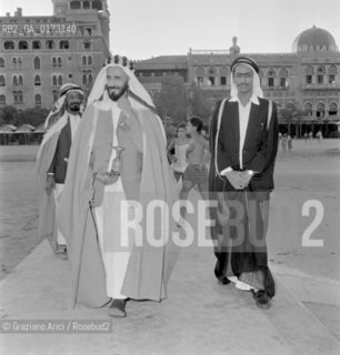 THE SULTAN OF ABU DHABI SHARBOUT BIN SAIK AT VENICE LIDO - 1961 © ARCHIVIO Graziano Arici/Rosebud2  / NOBILTA / SULTANO