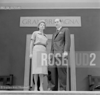THE ART COLLECTOR  BRIGHT WITH HIS WIFE AT XXIX INTERNATIONAL ART EXPOSITION - VENICE - 1958 © ARCHIVIO Graziano Arici/Rosebud2  / ARTE / BIENNALE DARTE / COLLEZIONISTA