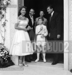 THE PRINCESS IRA FURSTENBERG DURING HER WEDDING WITH ALPHONSO OF HOHENLOHE WITH HER MATHER CLARA AGNELLI AND HER BROTHER SEBASTIANO - VENICE - 1955 © ARCHIVIO Graziano Arici/Rosebud2  / NOBILE / MATRIMONIO / PRINCIPI