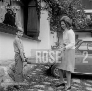 THE PRINCESS IRA FURSTENBERG WITH HER SONS - CORTINA - 1965 © ARCHIVIO Graziano Arici/Rosebud2  / NOBILE / PRINCIPI