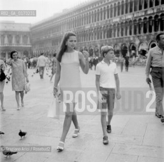 THE PRINCESS IRA FURSTENBERG WITH HER BROTHER SEBASTIANO - VENICE - 196? © ARCHIVIO Graziano Arici/Rosebud2  / NOBILE / PRINCIPESSA