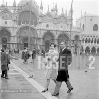 THE PRINCESS IRA FURSTENBERG WITH HER HUSBAND FRANCESCO BABY PIGNATARI IN VENICE - 1960 © ARCHIVIO Graziano Arici/Rosebud2  / NOBILE / PRINCIPESSA