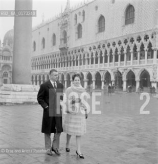 THE PRINCESS IRA FURSTENBERG WITH HER HUSBAND FRANCESCO BABY PIGNATARI IN VENICE - 1960 © ARCHIVIO Graziano Arici/Rosebud2  / NOBILE / PRINCIPESSA