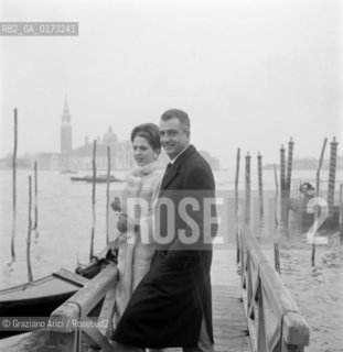 THE PRINCESS IRA FURSTENBERG WITH HER HUSBAND FRANCESCO BABY PIGNATARI IN VENICE - 1960 © ARCHIVIO Graziano Arici/Rosebud2  / NOBILE / PRINCIPESSA