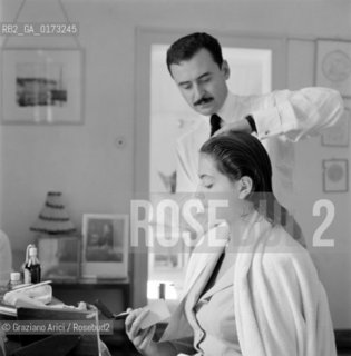 THE PRINCESS IRA FURSTENBERG GETTING READY FOR HER WEDDING WITH ALPHONSO HOHENLOHE - VENICE - 1955 © ARCHIVIO Graziano Arici/Rosebud2  / NOBILE / PRINCIPESSA