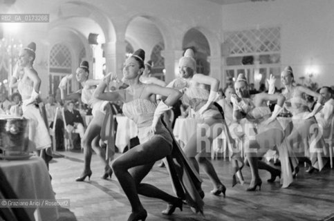 INTERNATIONAL FILM FESTIVAL IN VENICE LIDO ( SHOW IN HOTEL EXELSIOR )- 1958 © ARCHIVIO Graziano Arici/Rosebud2  / CINEMA/ MOSTRA DEL CINEMA