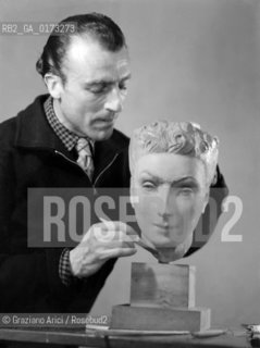 THE SCULPTOR TONI LUCARDA IN HIS STUDIO IN VENICE - 1952 © ARCHIVIO Graziano Arici/Rosebud2  / ARTE / SCULTORE