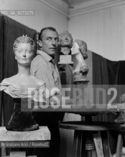 THE SCULPTOR TONI LUCARDA IN HIS STUDIO IN VENICE - 1952 © ARCHIVIO Graziano Arici/Rosebud2  / ARTE / SCULTORE
