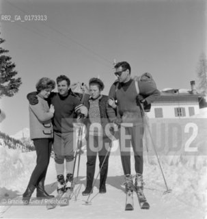 THE MOUNTAIN CLIMBERS CESARE MAESTRI AND BALDESSARI WITH THEIR WIVES IN CORTINA DAMPEZZO - 1963 - © ARCHIVIO Graziano Arici/Rosebud2  / SPORT / SCALATORE / SCIARE