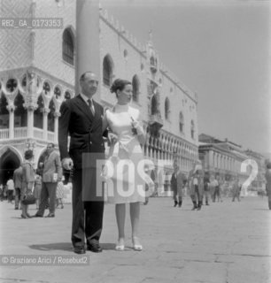 THE BRITISH MINISTER JOHN PROFUMO WITH HIS WIFE VALERIE HOBSON IN VENICE - 1963 © ARCHIVIO Graziano Arici/Rosebud2  / POLITICA