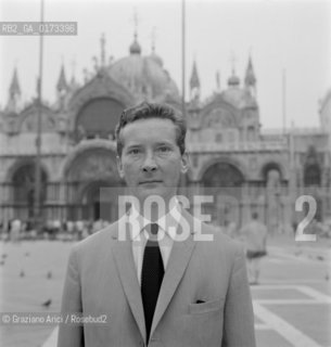 THE DRAMATIST KENNETH WILLIAM IN VENICE - 1953 - © ARCHIVIO Graziano Arici/Rosebud2  / TEATRO / DRAMMATURGO