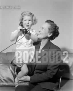 THE PRINCESS ASPASIA OF GREECE WITH HER FAMILY - 1947 © ARCHIVIO Graziano Arici/Rosebud2  / NOBILTA / PRINCIPE / TELEFONO