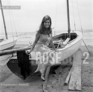 THE ACTRESS CLAUDIA CARDINALE AT THE INTERNATIONAL FILM FESTIVAL IN VENICE LIDO - 1965 - © ARCHIVIO Graziano Arici/Rosebud2  / ATTRICE / MOSTRA DEL CINEMA / SPIAGGIA / CINEMA