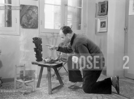THE PAINTER FILIPPO DE PISIS (FILIPPO TIBERTELLI) AT HIS HOME - VENICE- 1946 © ARCHIVIO Graziano Arici/Rosebud2  / ARTE / PITTURA
