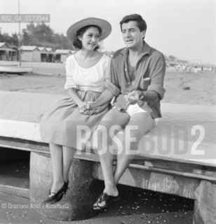THE COMPOSER LELIO LUTTAZZI AT VENICE LIDO BEACH - 1962 © ARCHIVIO Graziano Arici/Rosebud2  / MUSICA POP / COMPOSITORE / SPIAGGIA