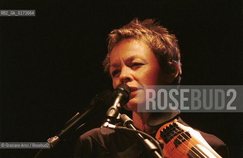 LA COMPOSITRICE COMPOSITRICE CONTEMPORANEA CANTANTE VIOLINISTA LAURIE ANDERSON - VENEZIA - 2001 @ Graziano Arici/Rosebud2