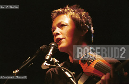 LA COMPOSITRICE COMPOSITRICE CONTEMPORANEA CANTANTE VIOLINISTA LAURIE ANDERSON - VENEZIA - 2001 @ Graziano Arici/Rosebud2