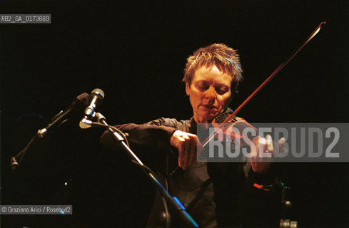 LA COMPOSITRICE COMPOSITRICE CONTEMPORANEA CANTANTE VIOLINISTA LAURIE ANDERSON - VENEZIA - 2001 @ Graziano Arici/Rosebud2
