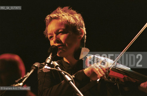 LA COMPOSITRICE COMPOSITRICE CONTEMPORANEA CANTANTE VIOLINISTA LAURIE ANDERSON - VENEZIA - 2001 @ Graziano Arici/Rosebud2