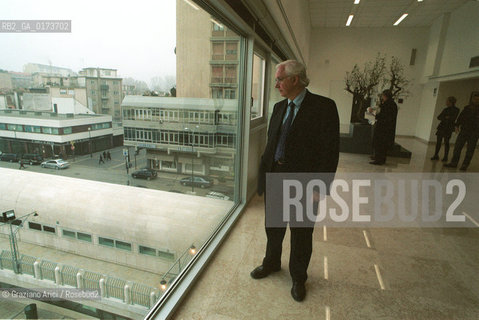 IL SINDACO DI VENEZIA PAOLO COSTA NEL NUOVO CENTRO CULTURALE CANDIANI A MESTRE - VENEZIA 2001 ©Graziano Arici/Rosebud2