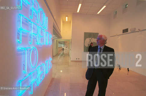 IL SINDACO DI VENEZIA PAOLO COSTA NEL NUOVO CENTRO CULTURALE CANDIANI A MESTRE - VENEZIA 2001 ©Graziano Arici/Rosebud2