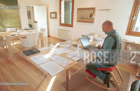 IL CRITICO DARTE MARCO GOLDIN NELLA SEDE DELLA CASA EDITRICE LINEA DOMBRA A CONEGLIANO - ©Graziano Arici/Rosebud2