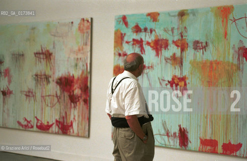 49¡ ESPOSIZIONE INTERNAZIONALE DARTE-  LA BIENNALE DARTE - ITALIAN PAVILLION - CY TWOMBLY IN HIS ROOM  LEPANTO  -2001  @ Graziano Arici/Rosebud2 / ARTE / PITTORE