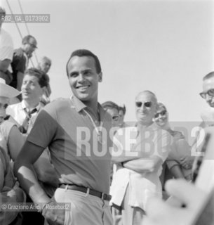 THE POP SINGER HARRY BELAFONTE  IN VENICE LIDO - 1958 © ARCHIVIO Graziano Arici/Rosebud2  / MUSICA POP ROCK JAZZ / CANTANTE