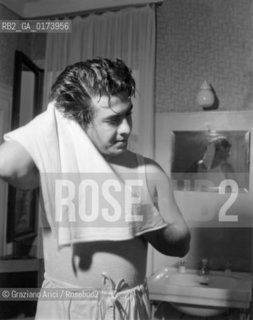 THE OPERA SINGER GIUSEPPE DI STEFANO - VENICE - 1948 © ARCHIVIO Graziano Arici/Rosebud2  / MUSICA / OPERA LIRICA / CANTANTE LIRICO
