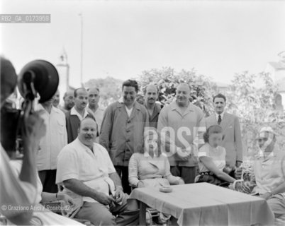 THE KING FARUK OF AEGYPT WITH HIS WIFE AT LOCANDA CIPRIANI IN TORCELLO (VENICE)  - 1951 © ARCHIVIO Graziano Arici/Rosebud2  / NOBILTA / RE