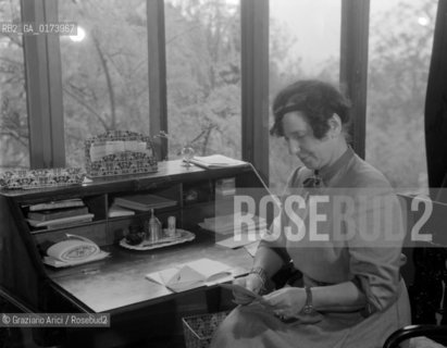 THE WRITER AND  EXPLORER FREYA STARK AT HOME IN ASOLO - 1946 © ARCHIVIO Graziano Arici/Rosebud2  / LETTERATURA / SCRITTRICE / ESPLORATRICE