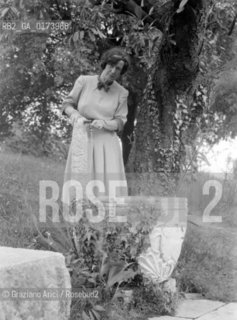 THE WRITER AND  EXPLORER FREYA STARK AT HOME IN ASOLO - 1946 © ARCHIVIO Graziano Arici/Rosebud2  / LETTERATURA / SCRITTRICE / ESPLORATRICE