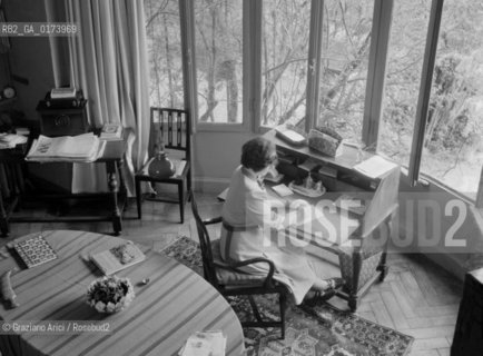 THE WRITER AND  EXPLORER FREYA STARK AT HOME IN ASOLO - 1946 © ARCHIVIO Graziano Arici/Rosebud2  / LETTERATURA / SCRITTRICE / ESPLORATRICE